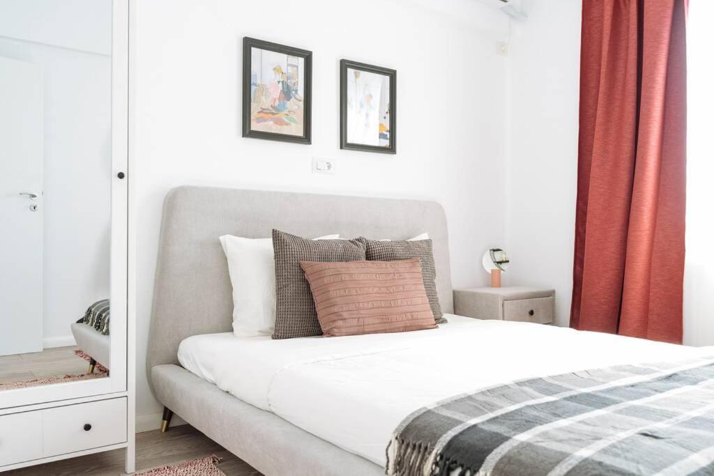 Апартаменти Sunny 2Br Flat - Old Town View Бухарест Екстер'єр фото