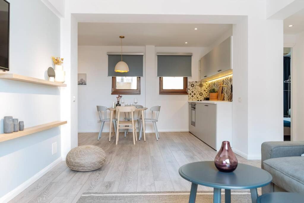 Апартаменти Sunny 2Br Flat - Old Town View Бухарест Екстер'єр фото