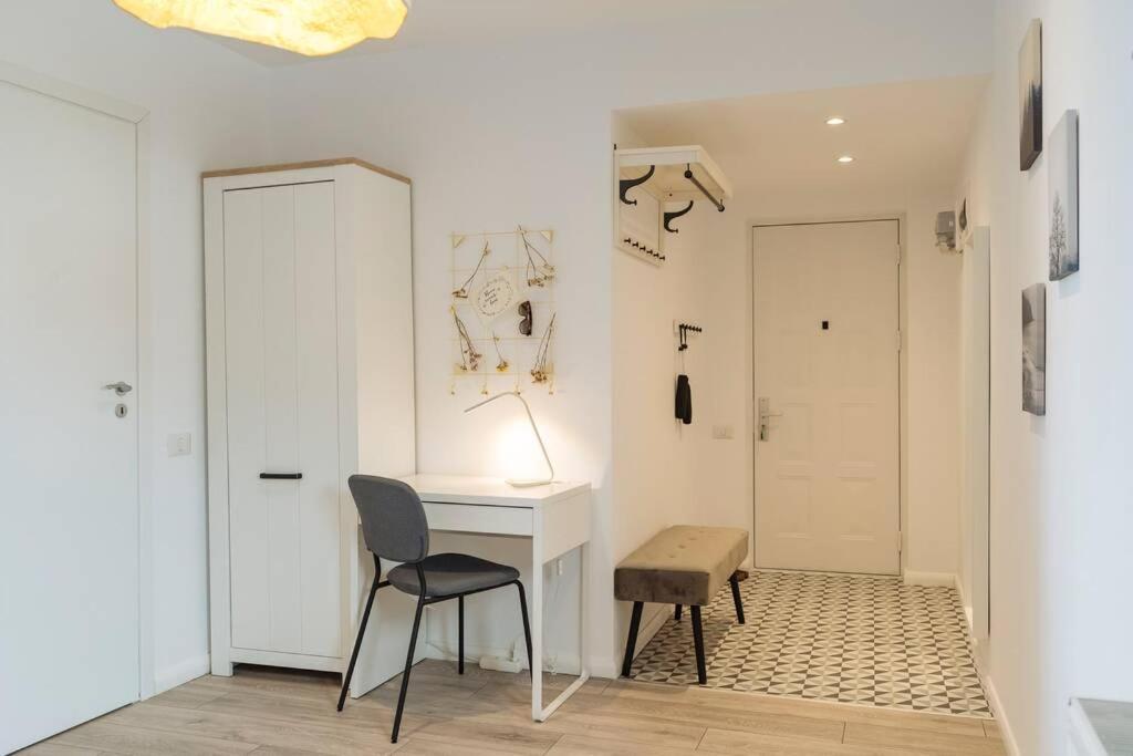 Апартаменти Sunny 2Br Flat - Old Town View Бухарест Екстер'єр фото