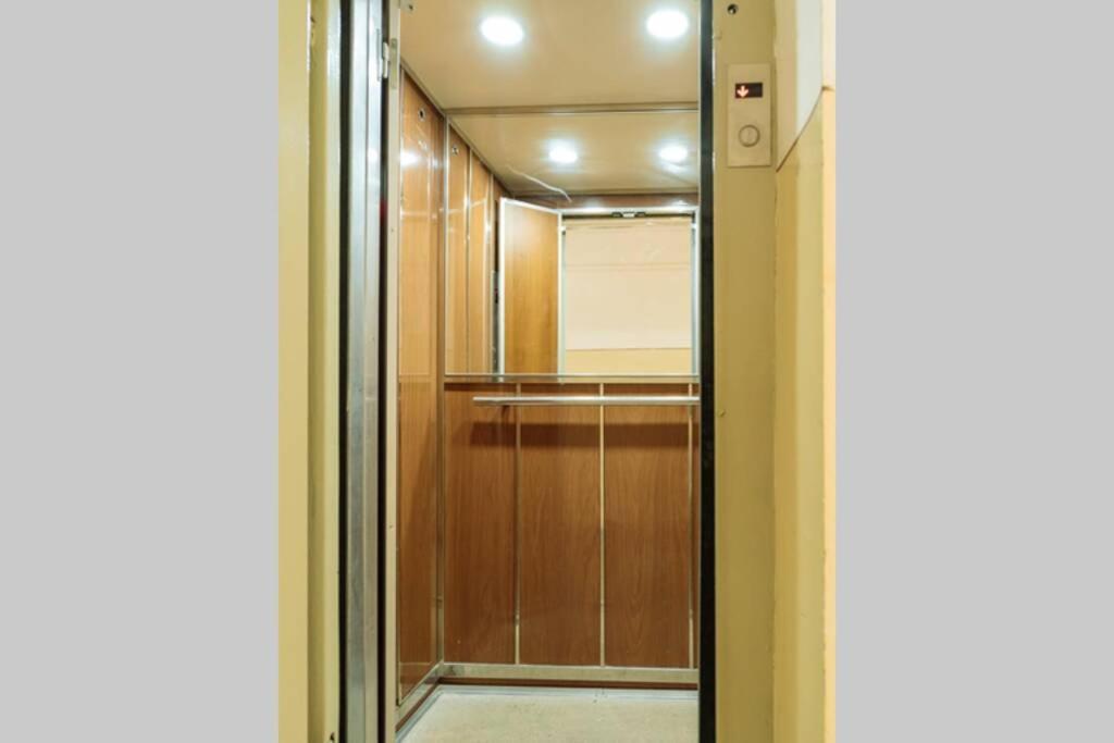 Апартаменти Sunny 2Br Flat - Old Town View Бухарест Екстер'єр фото
