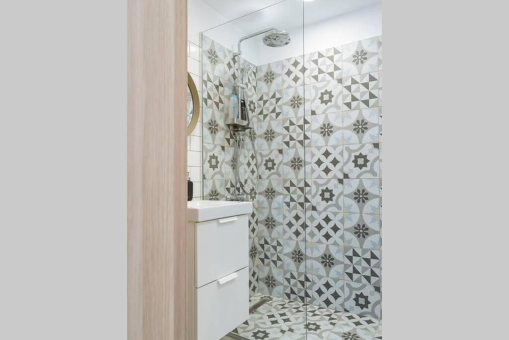 Апартаменти Sunny 2Br Flat - Old Town View Бухарест Екстер'єр фото